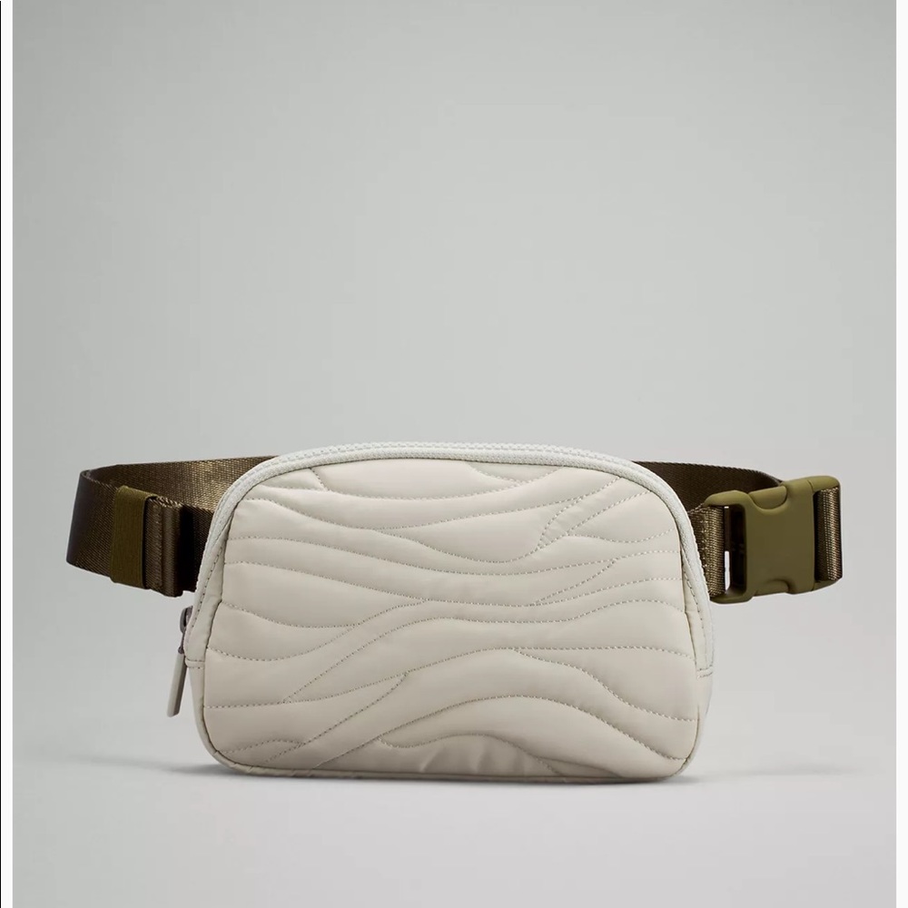 TEAM Canada quilted everywhere belt bag